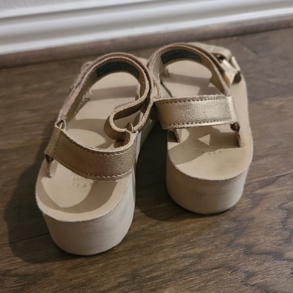 Teva Flatform Metallic Champagne Leather Sandals Size 8 - Picture 6 of 7